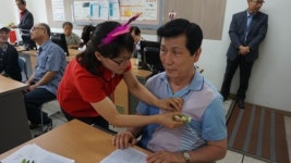 광명 어르신들 스마트폰 배우기 열공