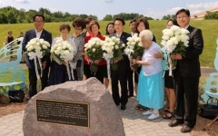 남지사, 광주 나눔의 집과 헌화