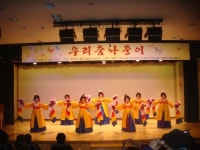 다채로운 공연으로 관객 시선 사로잡다