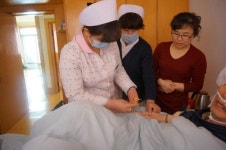 문전봉사형 의료혜택에 환자들 갈채
