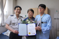 아파트 투신 모녀 구한 의인에 감사 전하다
