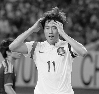 결승골 될뻔한 헤딩슛 골대 강타 이재성 