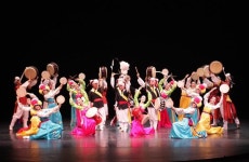 수줍은 듯 화려한 천년의 고전무