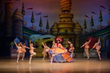 특별한 선물 도착… 크리스마스에는 공연 보러간다 전해라