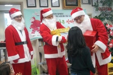 하남 종합사회복지관에 찾아온 몰래 산타