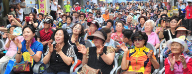 젊은 정자시장 고객과 축제의 장 멋과 흥 넘실