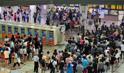 수원역 몰린 추석 귀성열차표 예매 인파