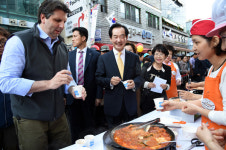 美친 의정부 부대찌개… 리퍼트 대사 너무 맛있어요