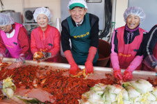 고양 벽제농협서 담근 김장… 그 맛은 사랑