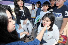 성곽따라 꽃길 산길 걸으니 수원화성이 더 사랑스러워요