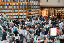 더위 피해 독서삼매경