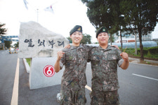 쓰러진 노인 구한 육군5사단 장병들 군인이라면 당연한 일