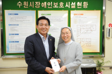 수원시의회, 이웃에 온정 나눔 관내 노인복지시설 등 격려 방문