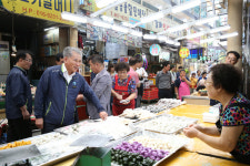 장석현 남동구청장, 전통시장에서 추석 장보기