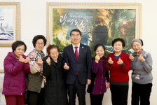 올해부터 복지수당 받게 된 참전유공자 미망인 웃음꽃