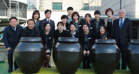 농협 군포지부·군포여성봉사단 어려운 이웃에 된장 나누기 행사