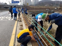 갯골생태공원~솔트베이 진입로 시흥 ㈜성담, 꽃길조성 식재행사