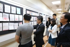 엽서 안에 담은 보호 소년들 사랑·그리움