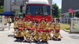 직접 체험하니 안전의식 쑥쑥 의정부소방서, 양주 어린이집서 찾아가는 소방안전교육 실시
