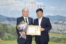 동두천 1일 명예시장에 홍재우 국악協 市지부장