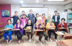 부천도시공사-새롬가정지원센터 어르신 공부방에수강용 책상 지원