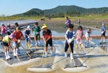 중구 영종역사관, 씨사이드파크 테마공원 염전 체험