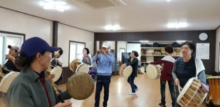 한달만에 끝났던 풍물 주민마음 이어준 보물