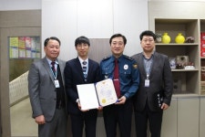 남동署, 범인 검거 기여 은행 직원에 감사장 수여