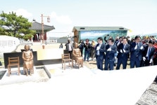 쌍둥이 소녀상, 아픔을 넘어 평화의 시대로