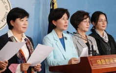 與여성의원들 여성 모독 나경원 사퇴를