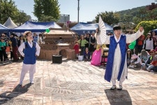 화려하고 성대하게 잇는 여민동락의 길