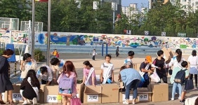 사랑도 나누고 환경도 챙기고 의왕내동초교 헌 옷 기부행사
