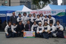 나눌축산 | 수원축산농협, 김장 담그기 행사 열어 화성 17개 기관에 김장김치·쌀 전달