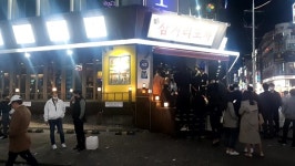 수원 인계동, 대형 클럽 휴업에도 유사 업소 북적 불야성 여전
