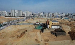수원 팔달8구역 고립된 동부교회 길거리 내몰릴 위기