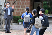 친구들 만나고 싶었어요…초등학생 얼굴엔 웃음꽃 가득