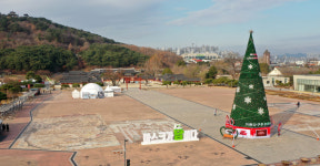 코로나19 3차 대유행으로 한산한 수원화성행궁 광장