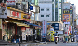 점심시간 한창인데... 한가한 식당가
