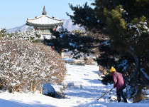 눈 내린 서장대 산책로