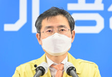 행정명령 기자회견하는 이용철 행정1부지사