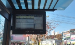 용인 버스정류장서 안내 전광판 떨어져 1명 부상