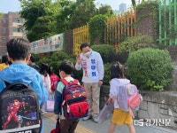 “체육수업 늘려야”…임태희 경기교육감 후보, 황곡초 등교맞이 유세 나서