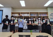 사랑을 담은 서가, ‘연의 편지’‘할로윈’ 등 학창시절 추억 공유…평택비전고등학교 백송도서관