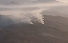 KF-16 추락으로 양평 일대 산불…헬기 8대 동원해 진화 중