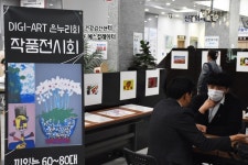 조은오산병원서 60~80대 를 위한  스마트폰 그림 전시회 열려