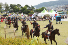 수원시립공연단, 마상무예 ‘선기대(善騎隊), 화성을 달리다’ 공연