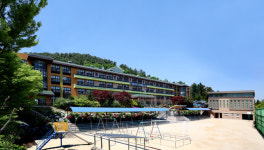 웃음과 감사가 넘치는 학교 만들기 위해 교직원이 똘똘 뭉친 경안초등학교