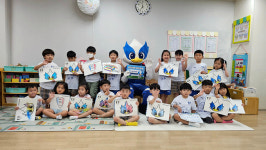 수원 삼성, 어린이집에 친환경 티셔츠 전달