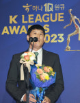 김포FC 고정운 감독, K리그 시상식서 K리그2 감독상 수상