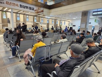 [르포] 아주대병원 전공의 과반수 사직…환자들 불안 넘어 ‘분노’